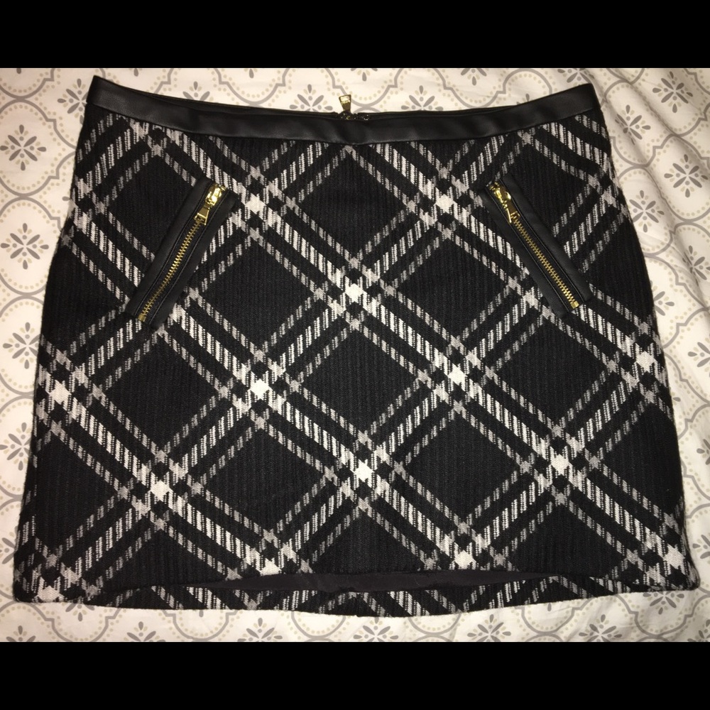 Black and white plaid skirt